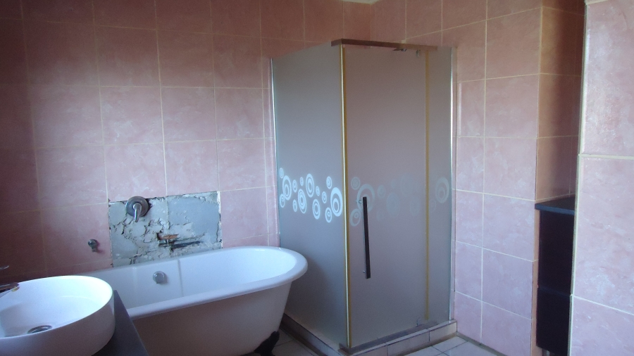 4 Bedroom Property for Sale in Pineview Western Cape